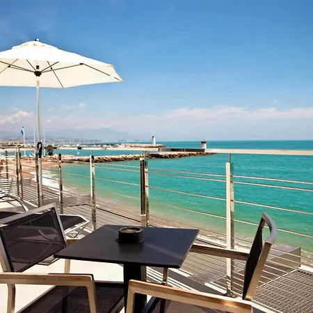 Azur Hotel 4*