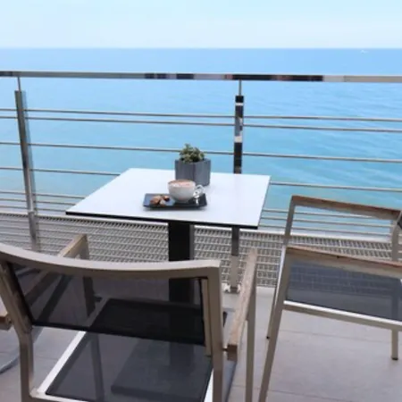 Azur 4* Villeneuve-Loubet