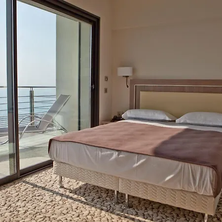 Hotell Azur 4*