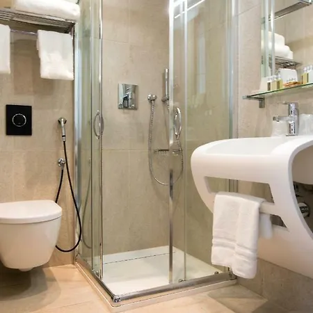 Hotell Azur Villeneuve-Loubet
