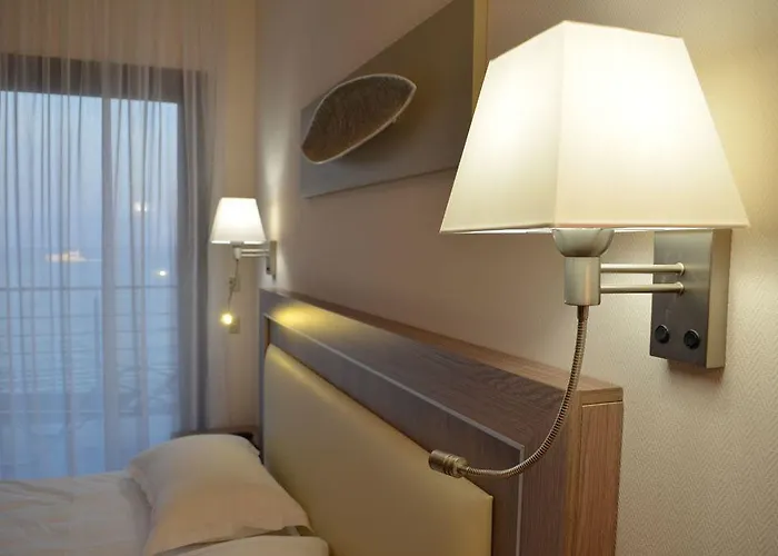 Hotell Azur Villeneuve-Loubet