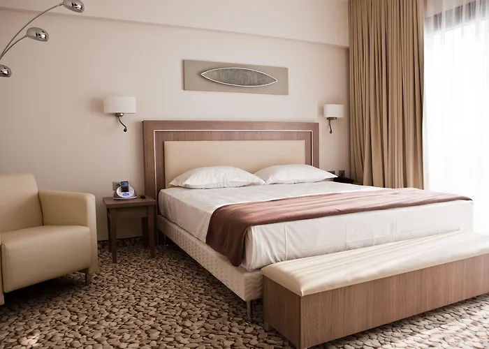Azur Hotell 4*