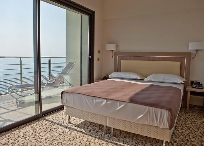 Azur Hotell 4*