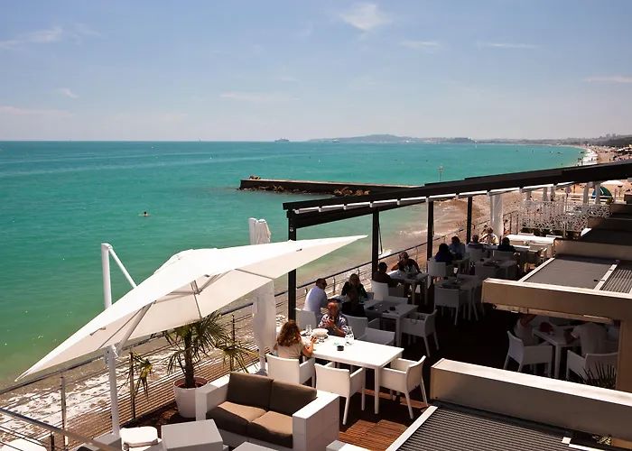 Azur Szálloda 4*