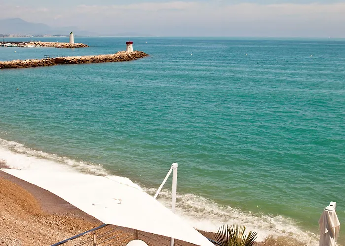 Azur Hotell