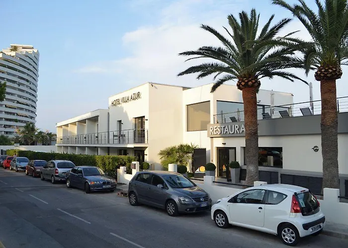 Hotell Azur 4*