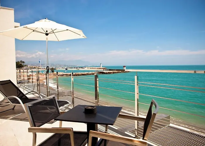 Azur Hotell 4*