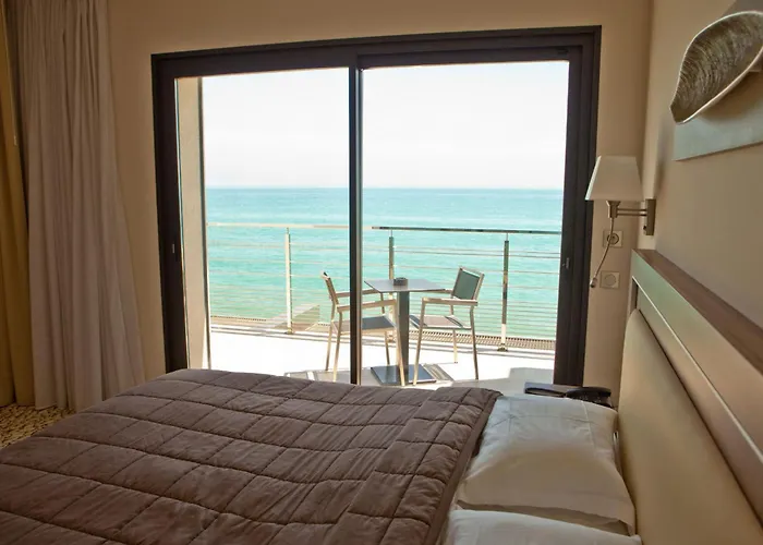Hotell Azur 4*