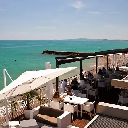 Azur Hotel 4*