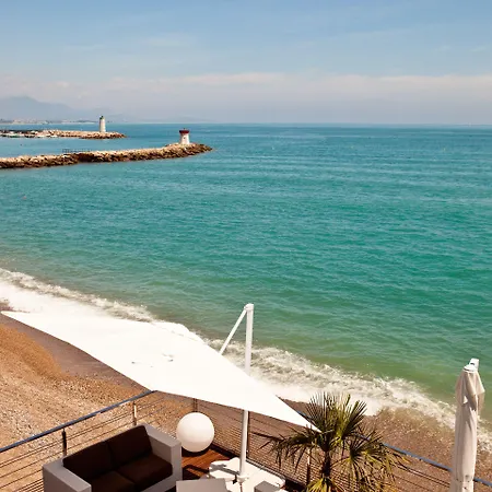 Azur Hotel