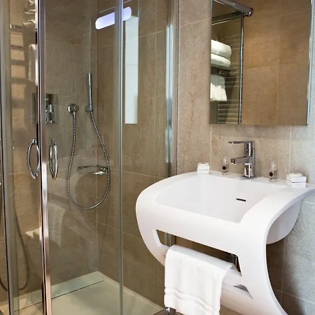 Azur Hotel 4*