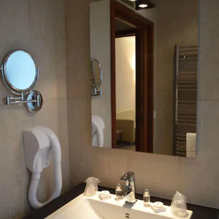 Azur Hotel 4*